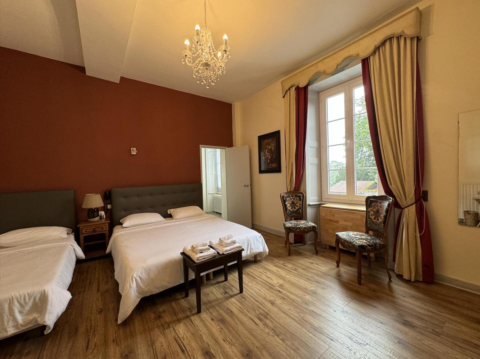 Hotel De France Et De Russie Thiviers Ngoại thất bức ảnh